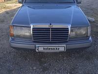 Mercedes-Benz E 220 1992 годаfor900 000 тг. в Тараз