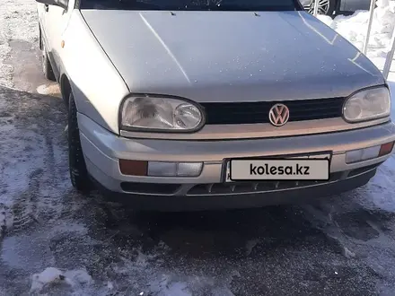 Volkswagen Golf 1998 года за 2 000 000 тг. в Астана – фото 3