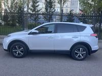 Toyota RAV4 2018 года за 13 800 000 тг. в Астана