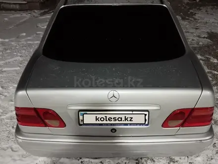 Mercedes-Benz E 230 1998 года за 2 500 000 тг. в Алматы – фото 2