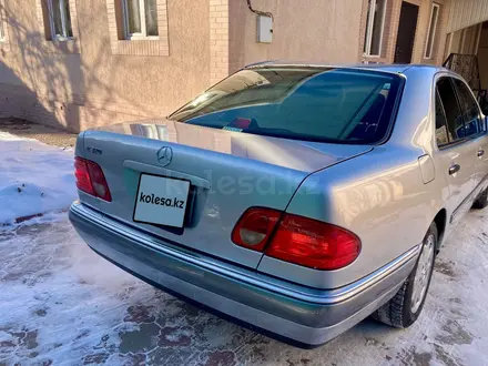 Mercedes-Benz E 320 1997 года за 5 500 000 тг. в Алматы – фото 16