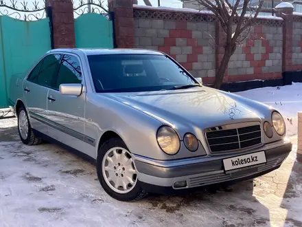 Mercedes-Benz E 320 1997 года за 5 500 000 тг. в Алматы – фото 2