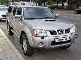 Nissan NP300, 2013