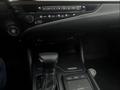 Lexus ES 250 2018 года за 19 950 000 тг. в Алматы – фото 8