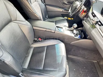 Lexus ES 250 2018 года за 19 950 000 тг. в Алматы – фото 4