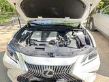 Lexus ES 250 2018 годаүшін19 150 000 тг. в Алматы – фото 5
