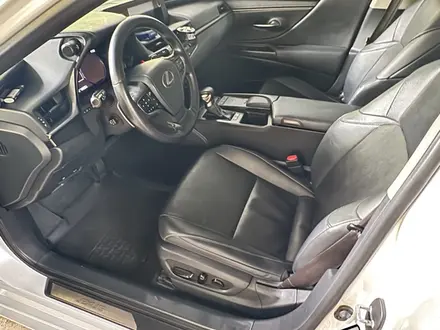 Lexus ES 250 2018 года за 19 950 000 тг. в Алматы – фото 7