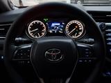 Toyota Camry 2018 года за 13 900 000 тг. в Тараз – фото 3