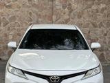 Toyota Camry 2018 года за 13 900 000 тг. в Тараз