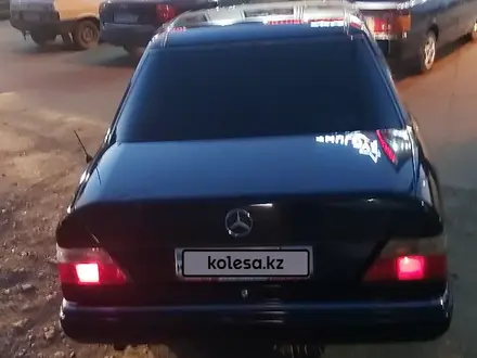 Mercedes-Benz E 200 1991 года за 1 450 000 тг. в Павлодар – фото 4