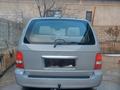 Kia Carnival 2005 года за 3 300 000 тг. в Шымкент – фото 12