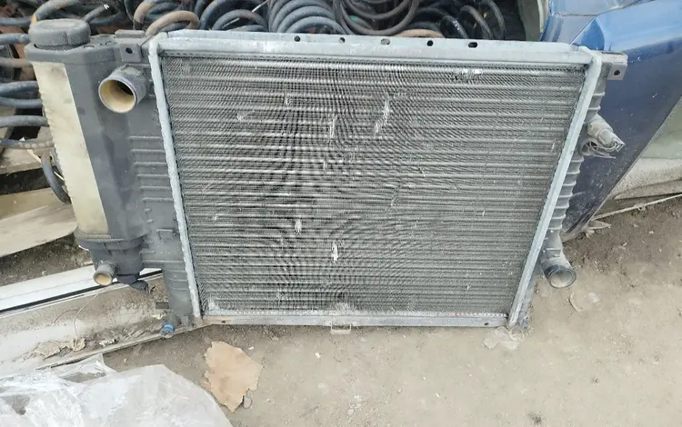 Радиаторы охлаждения на Бмв е39 за 40 000 тг. в Алматы