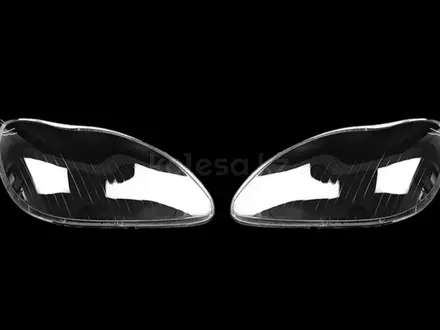 Стекло на фару Mercedes Benz W220 (98-02) за 18 000 тг. в Астана