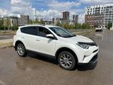 Toyota RAV4 2017 года за 15 500 000 тг. в Астана – фото 2