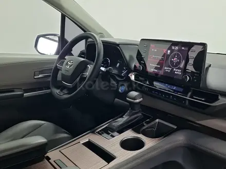 Toyota Sienna 2022 года за 21 100 000 тг. в Алматы – фото 14