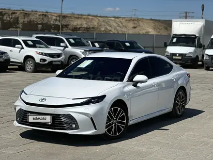 Toyota Camry 2025 года за 23 800 000 тг. в Атырау
