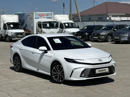 Toyota Camry 2025 года за 23 800 000 тг. в Атырау – фото 2