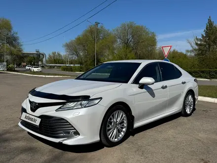Toyota Camry 2019 года за 12 000 000 тг. в Уральск – фото 2