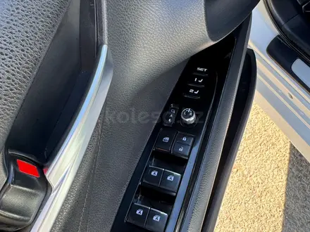 Toyota Camry 2019 года за 12 000 000 тг. в Уральск – фото 9