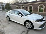 Toyota Camry 2018 года за 14 000 000 тг. в Алматы – фото 5