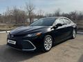 Toyota Camry 2022 года за 10 000 000 тг. в Уральск – фото 15