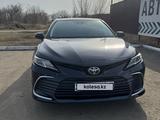 Toyota Camry 2022 года за 11 700 000 тг. в Уральск – фото 4