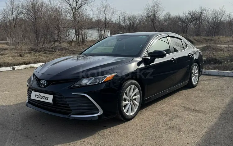 Toyota Camry 2022 года за 11 500 000 тг. в Уральск