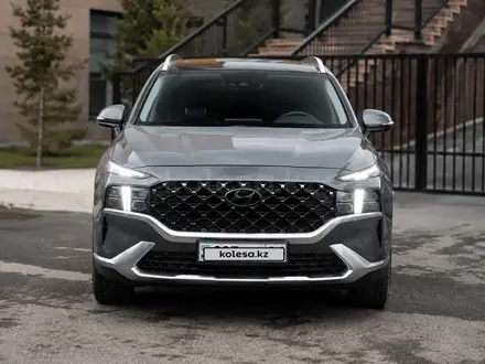 Hyundai Santa Fe 2021 года за 15 200 000 тг. в Астана – фото 2