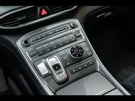 Hyundai Santa Fe 2021 года за 15 200 000 тг. в Астана – фото 24