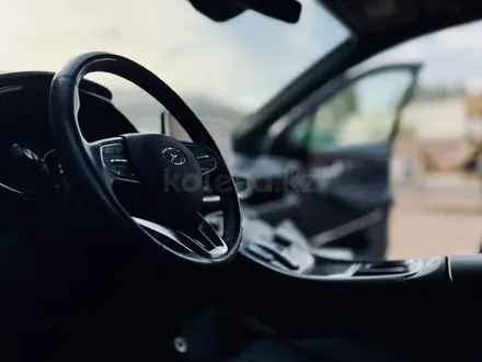 Hyundai Santa Fe 2021 года за 15 200 000 тг. в Астана – фото 27