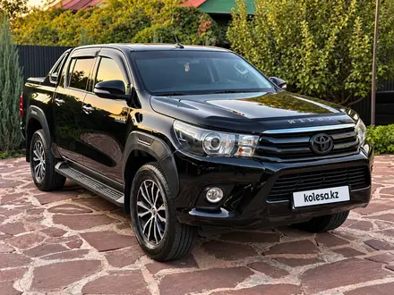 Toyota Hilux 2017 года за 14 300 000 тг. в Алматы – фото 3