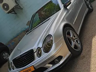 Mercedes-Benz E 320
