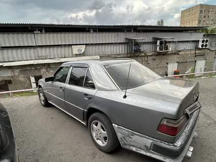 Mercedes-Benz E 320 1991 года за 1 399 999 тг. в Алматы – фото 2