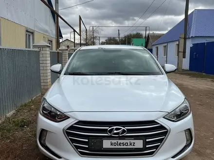 Hyundai Elantra 2017 года за 5 300 000 тг. в Уральск