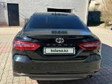 Toyota Camry 2021 года за 18 500 000 тг. в Экибастуз – фото 2