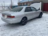 Toyota Camry 2000 года за 3 600 000 тг. в Актобе – фото 4