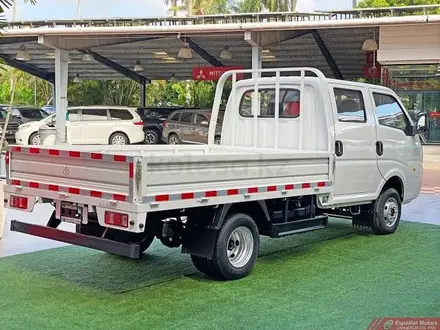 KYC  D5 Double Cab бортовой автомобиль 2025 года за 12 150 000 тг. в Актобе – фото 2