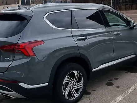 Hyundai Santa Fe 2022 года за 17 350 000 тг. в Караганда – фото 2