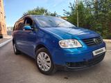 Volkswagen Touran 2003 года за 2 100 000 тг. в Караганда – фото 3