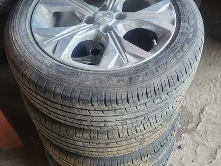 Chevroletonix 2023 год диска титановый с резиной комплект размер 195 55 16 за 1 000 тг. в Алматы