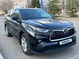 Toyota Highlander 2021 года за 22 800 000 тг. в Караганда
