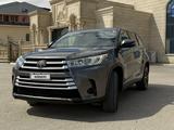 Toyota Highlander 2018 года за 10 400 000 тг. в Актау