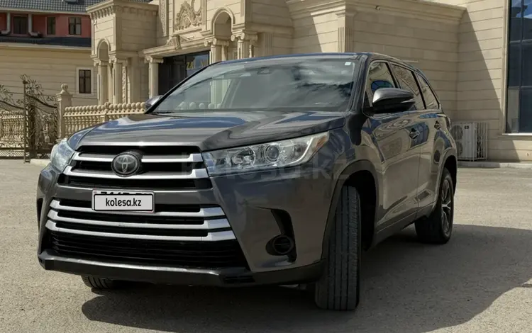 Toyota Highlander 2018 года за 10 400 000 тг. в Актау