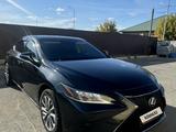 Lexus ES 300h 2022 года за 12 500 000 тг. в Атырау – фото 2