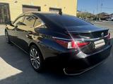 Lexus ES 300h 2022 года за 12 500 000 тг. в Атырау – фото 4