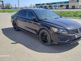 Volkswagen Passat 2015 года за 7 000 000 тг. в Уральск – фото 2