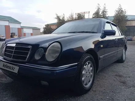 Mercedes-Benz E 240 1997 года за 3 500 000 тг. в Шымкент – фото 2