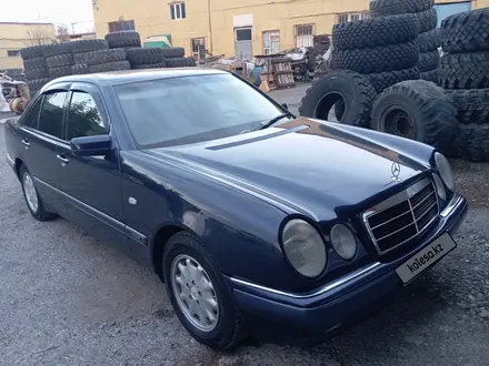 Mercedes-Benz E 240 1997 года за 3 500 000 тг. в Шымкент – фото 3