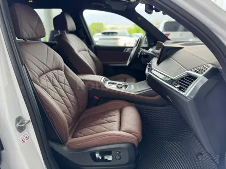 BMW X7 2024 года за 74 900 000 тг. в Алматы – фото 13