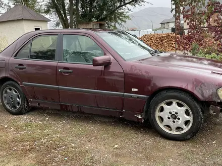 Mercedes-Benz C 200 1996 года за 1 200 000 тг. в Каскелен – фото 2